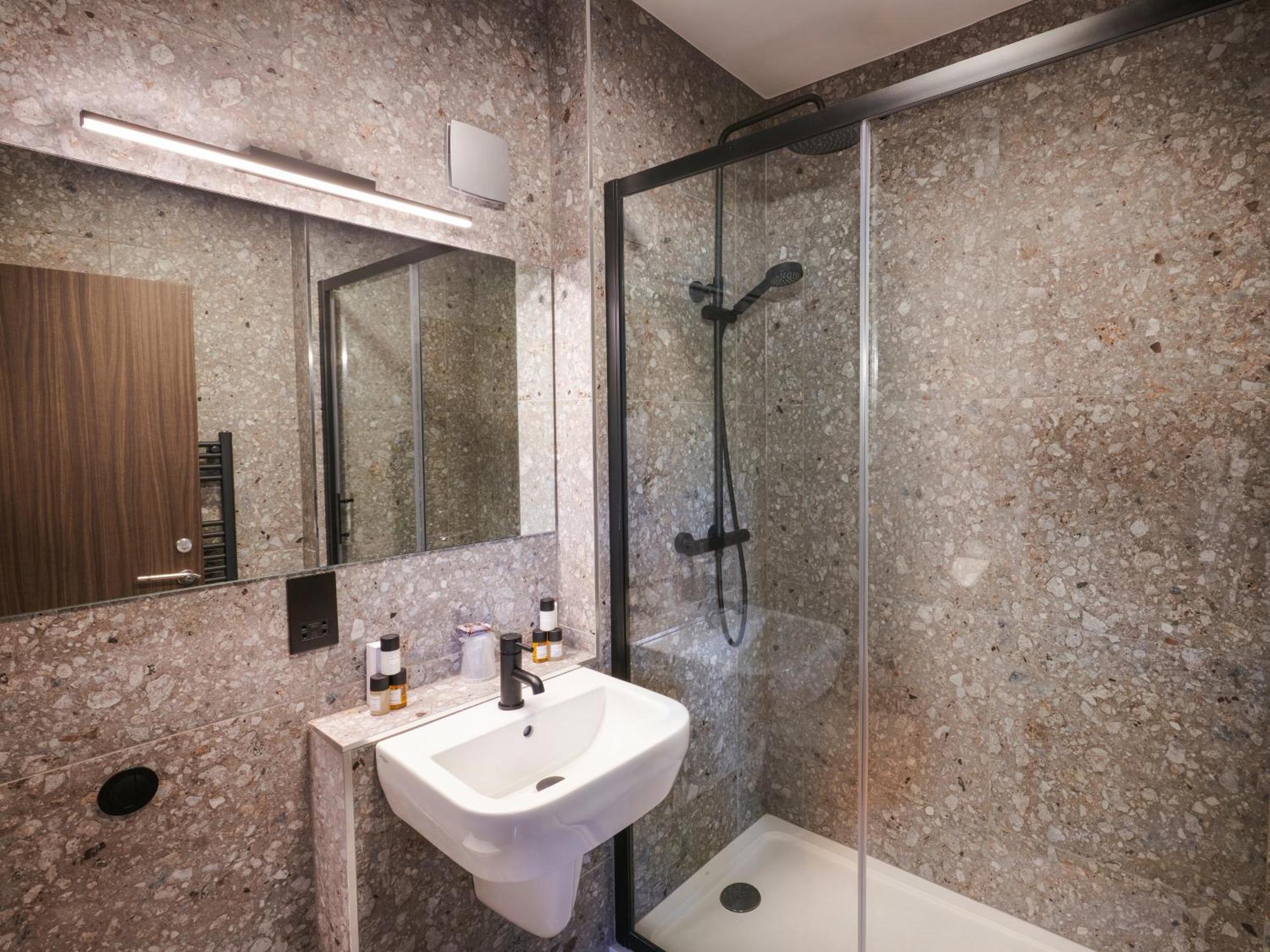 The Royal Toby Hotel Rochdale Buitenkant foto