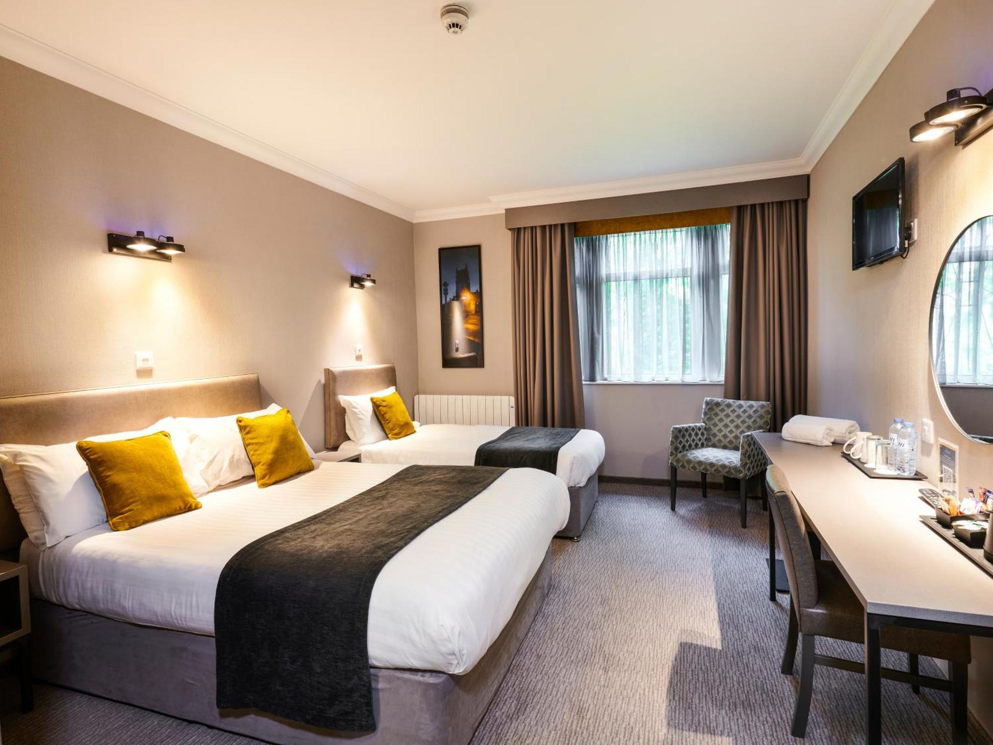 The Royal Toby Hotel Rochdale Buitenkant foto