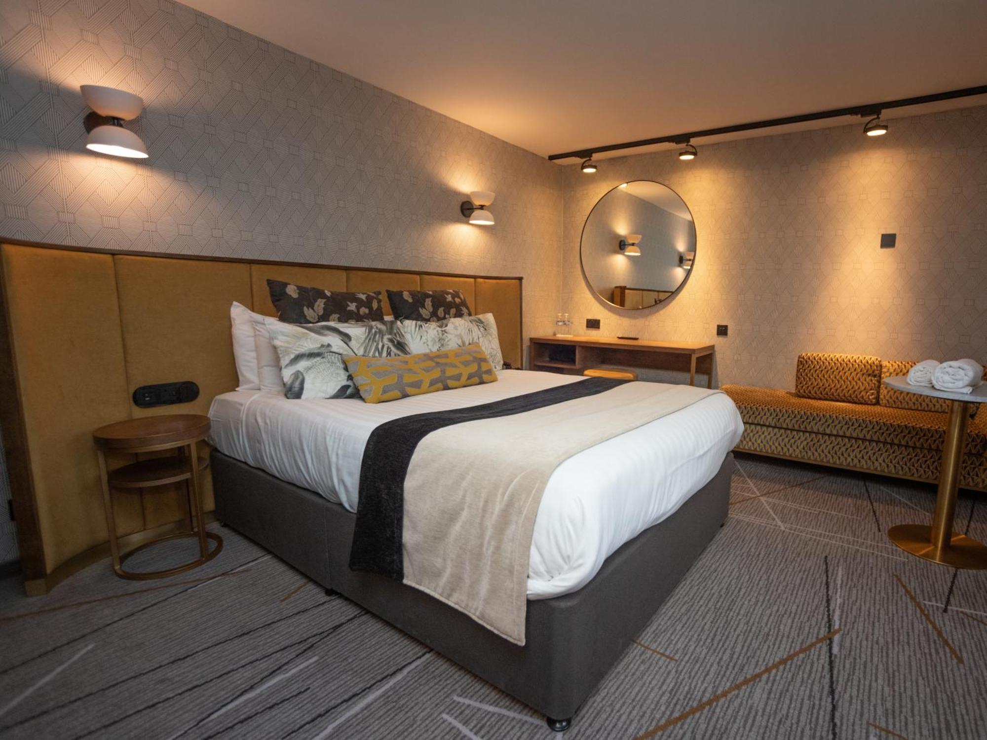 The Royal Toby Hotel Rochdale Buitenkant foto