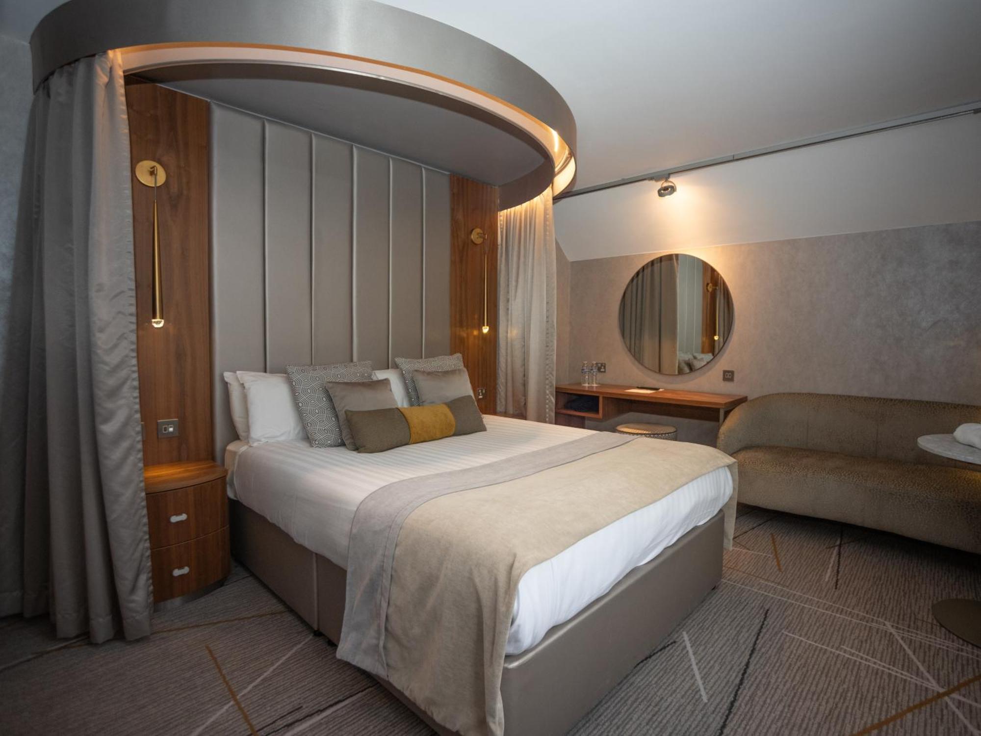 The Royal Toby Hotel Rochdale Buitenkant foto